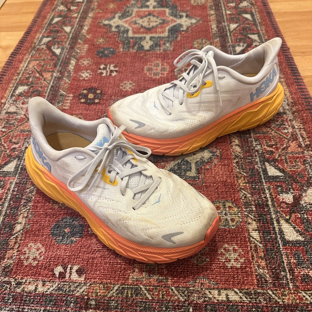 Hoka women’s arahi 6 running shoes